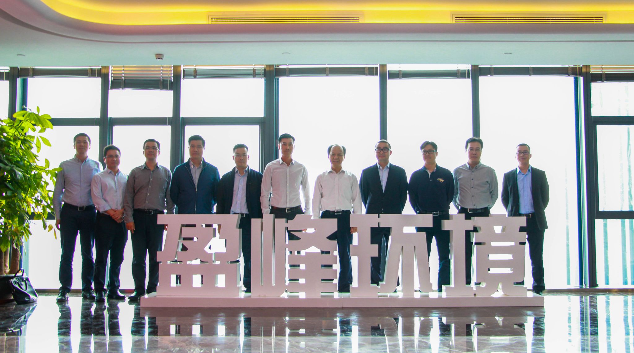 顺德区委书记郭文海一行莅临星空电竞环境参观考察